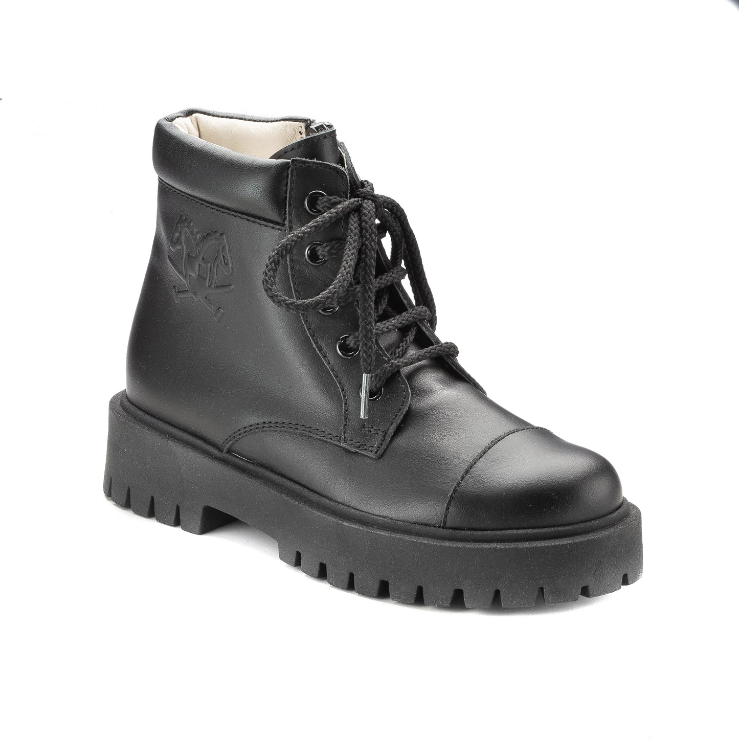 Black leather girls low boot crafted in Italy