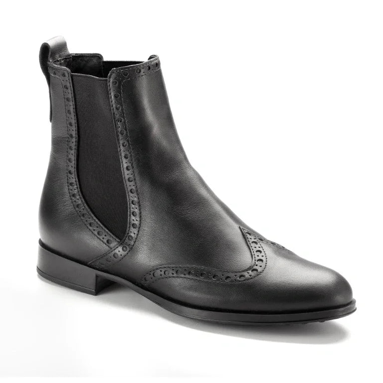 Black leather teens low boot made in Spain