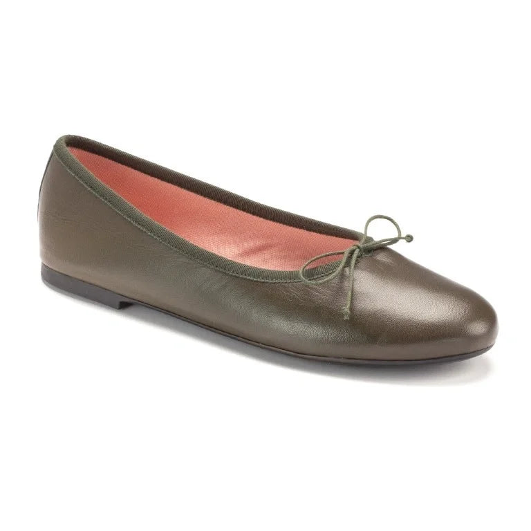 Dark green leather teens bow shoe, flat design, made in Spain
