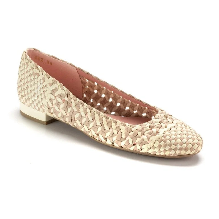 Beige soft leather flats by Pretty Ballerinas - women and teens - summer footwear