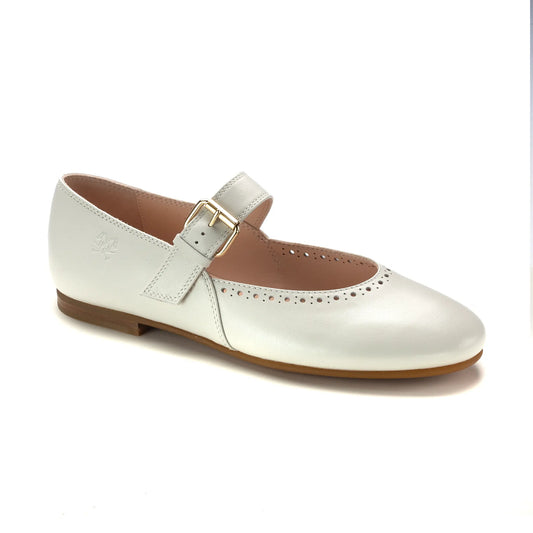 Elegant off white leather Mary Jane for girls with adjustable buckle, made in Italy