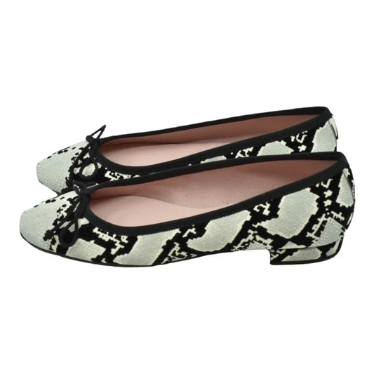 White soft leather flats for teen and women by Pretty Ballerinas in white color