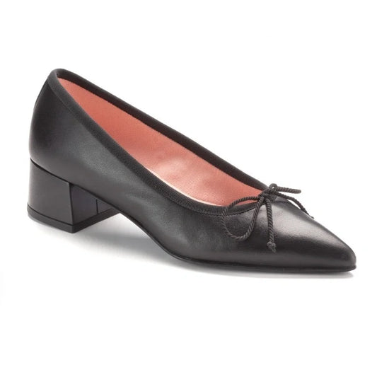 Teens small heel black leather shoe made in Spain