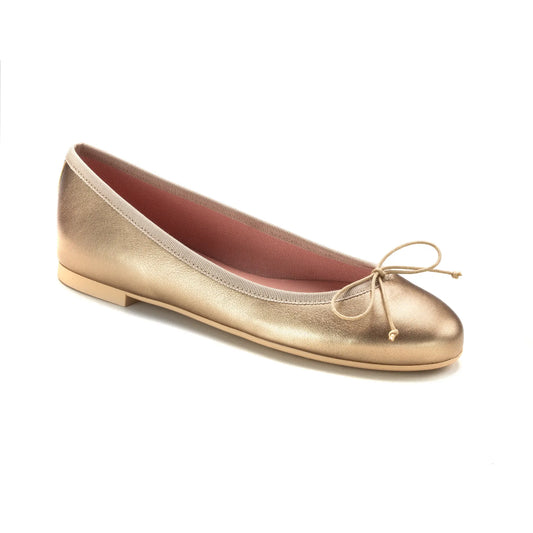 Gold leather teens bow shoe crafted in Spain