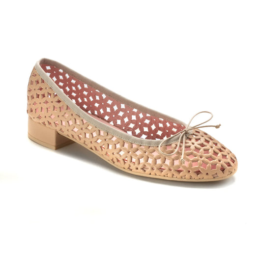 Blush leather teens shoe with cut-out and bow design