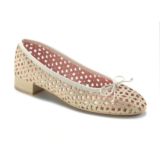 Teens cut-out bow shoe in off-white leather