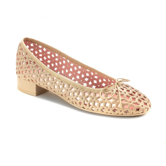 Taupe leather teens shoe with cut-out and bow design, made in Spain