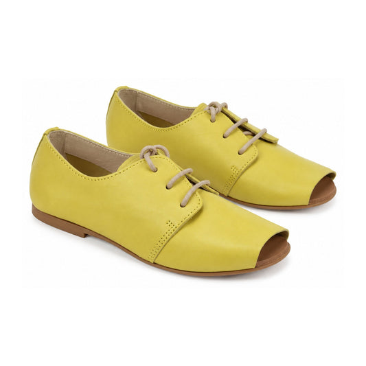 Yellow Patent Leather Lace for Girl by Manuela de Juan