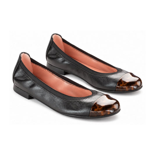 Teens Slip on Stretch Shoe in Black Tortoise Tip